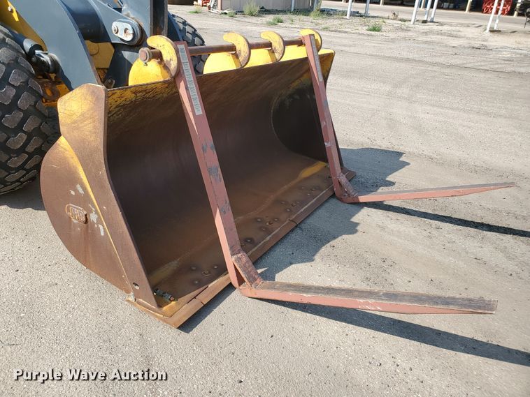 image for item HO9532 2005 John Deere 444J  wheel loader