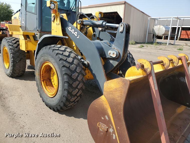 image for item HO9532 2005 John Deere 444J  wheel loader