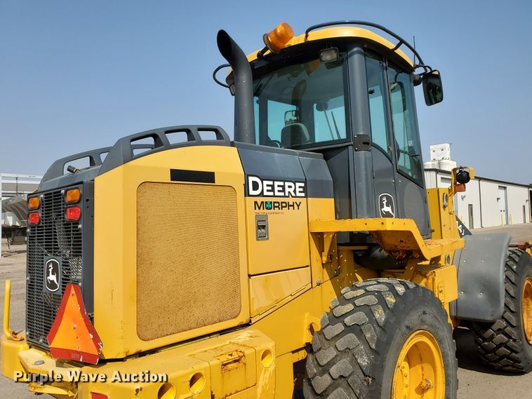 image for item HO9532 2005 John Deere 444J  wheel loader