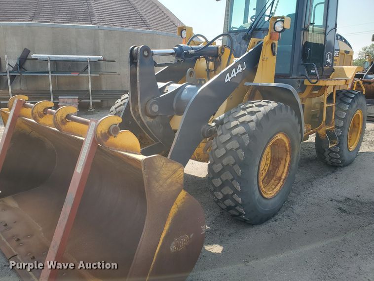 image for item HO9532 2005 John Deere 444J  wheel loader