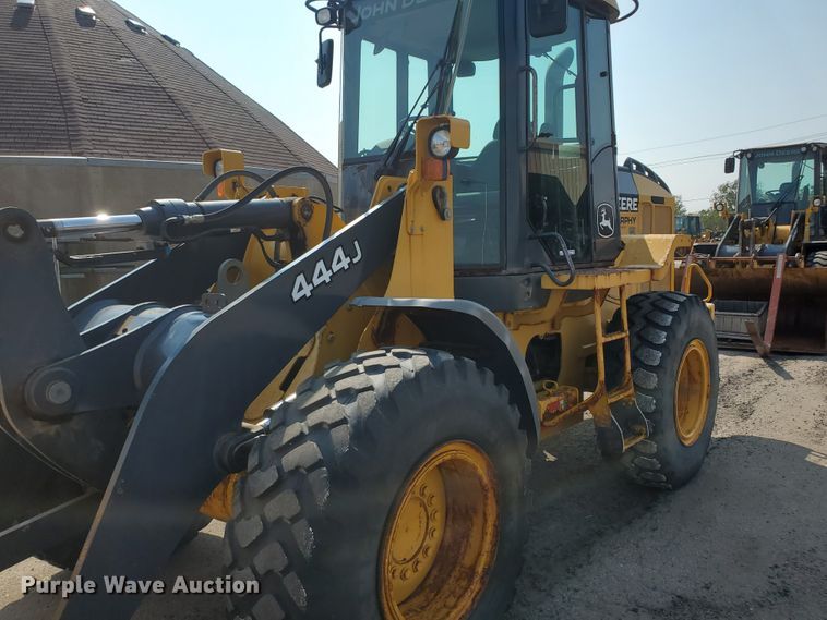 image for item HO9532 2005 John Deere 444J  wheel loader