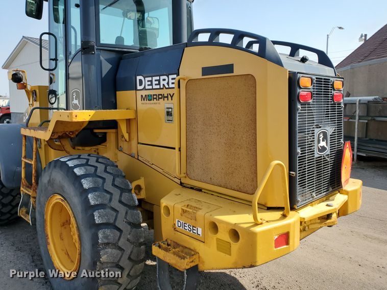 image for item HO9532 2005 John Deere 444J  wheel loader