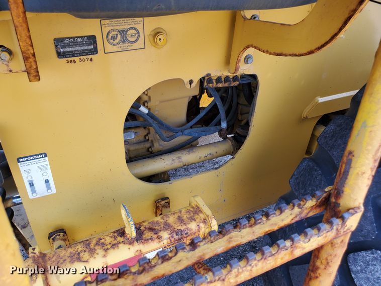 image for item HO9532 2005 John Deere 444J  wheel loader