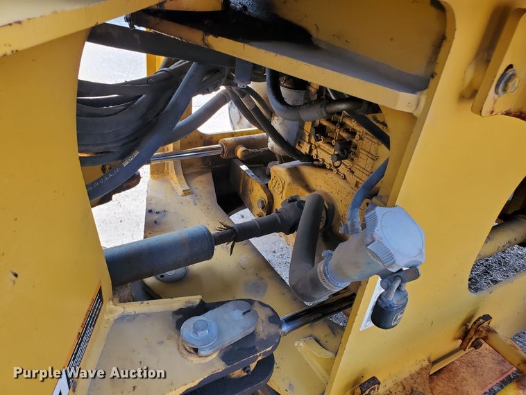 image for item HO9532 2005 John Deere 444J  wheel loader