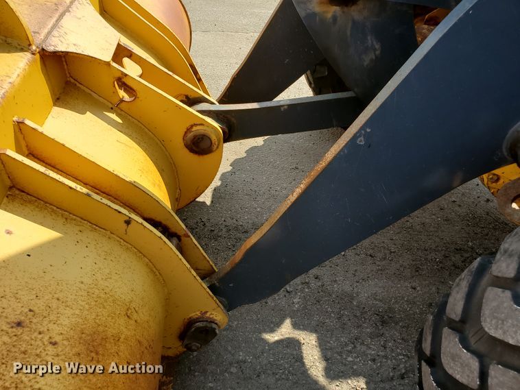 image for item HO9532 2005 John Deere 444J  wheel loader