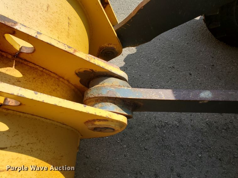 image for item HO9532 2005 John Deere 444J  wheel loader