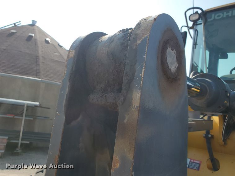 image for item HO9532 2005 John Deere 444J  wheel loader