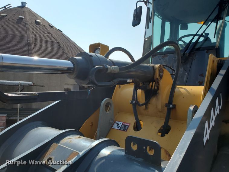 image for item HO9532 2005 John Deere 444J  wheel loader