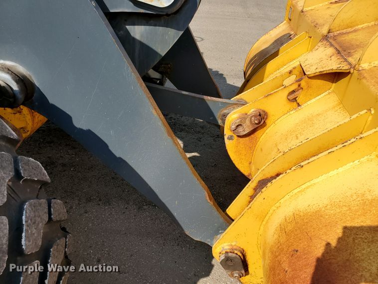 image for item HO9532 2005 John Deere 444J  wheel loader