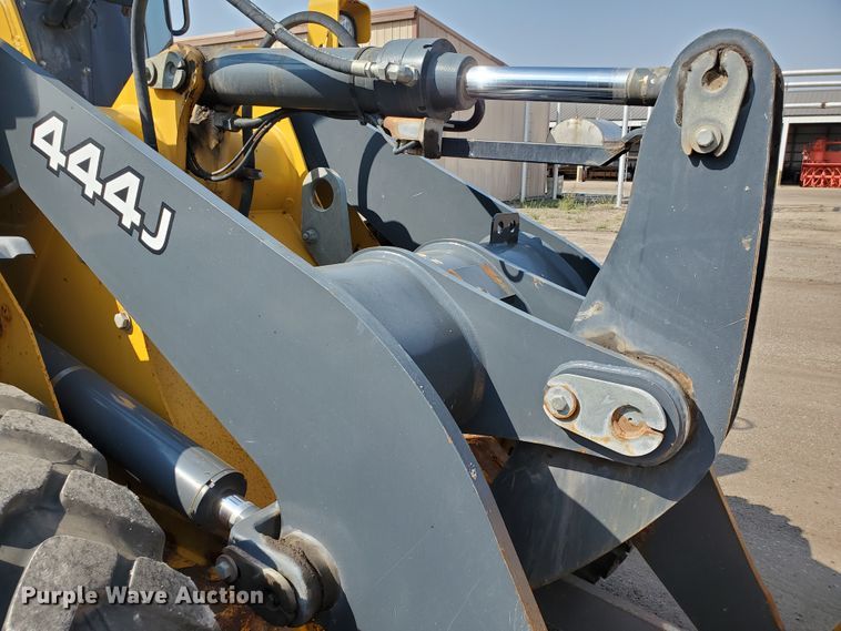 image for item HO9532 2005 John Deere 444J  wheel loader