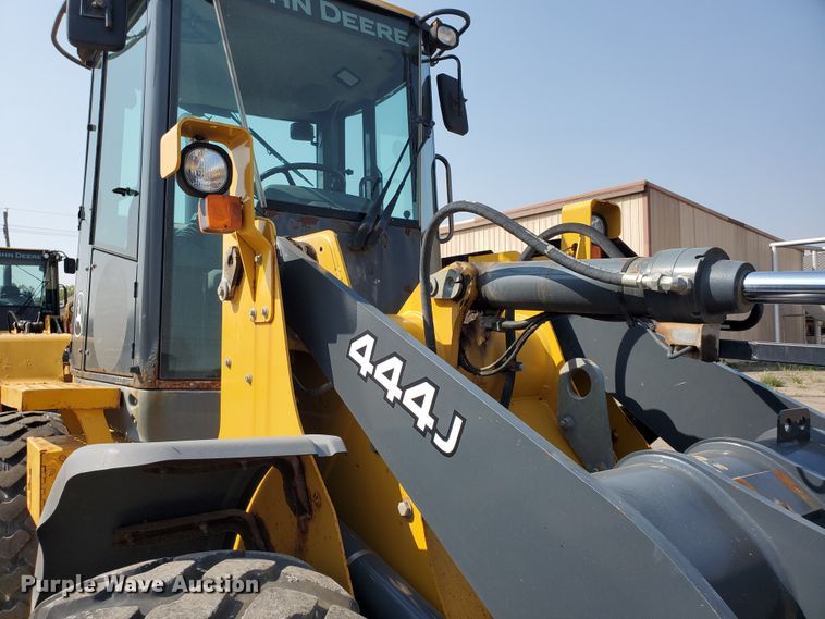 image for item HO9532 2005 John Deere 444J  wheel loader