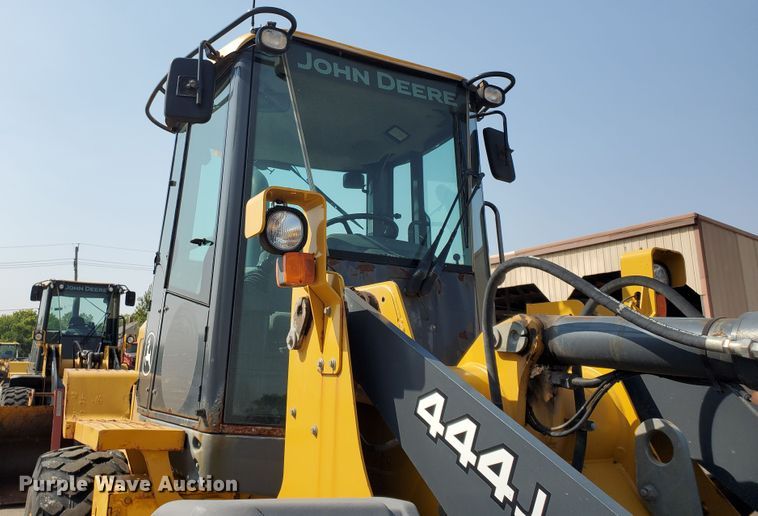 image for item HO9532 2005 John Deere 444J  wheel loader