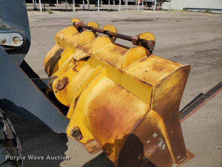 image for item HO9532 2005 John Deere 444J  wheel loader