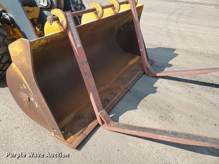 image for item HO9532 2005 John Deere 444J  wheel loader