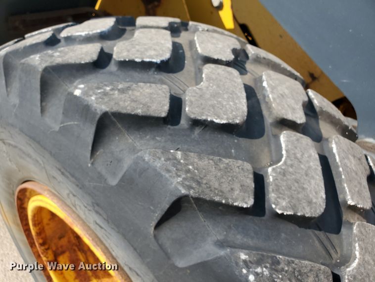 image for item HO9532 2005 John Deere 444J  wheel loader