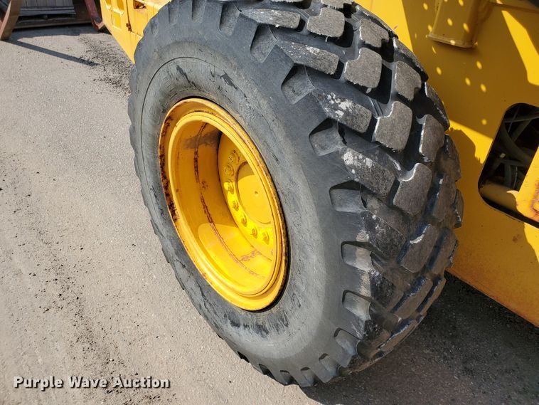 image for item HO9532 2005 John Deere 444J  wheel loader