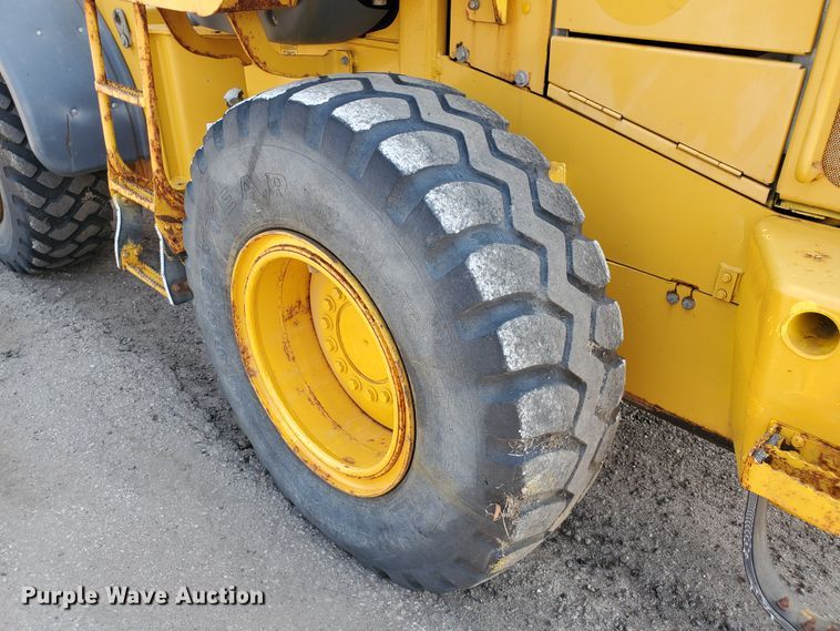 image for item HO9532 2005 John Deere 444J  wheel loader