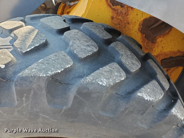 image for item HO9532 2005 John Deere 444J  wheel loader