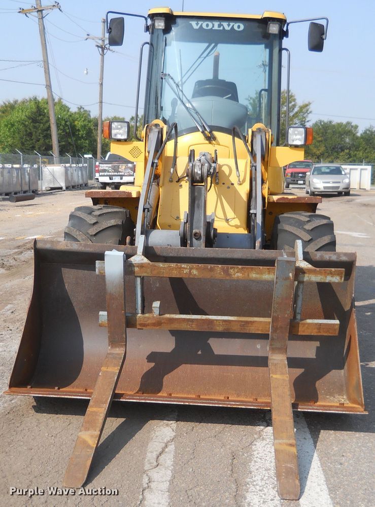 image for item HO9533 2005 Volvo L30B  wheel loader