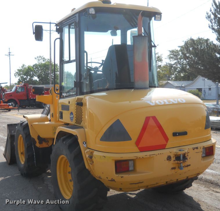 image for item HO9533 2005 Volvo L30B  wheel loader