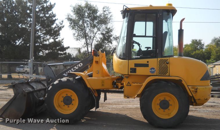 image for item HO9533 2005 Volvo L30B  wheel loader