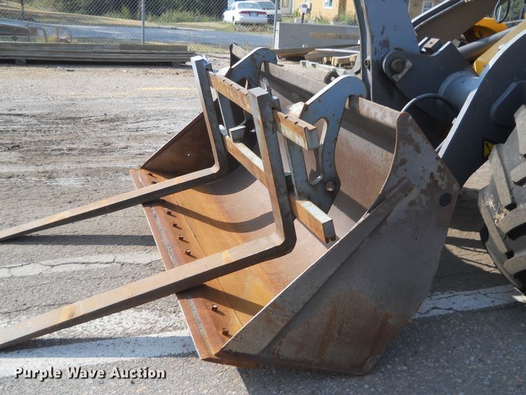 image for item HO9533 2005 Volvo L30B  wheel loader