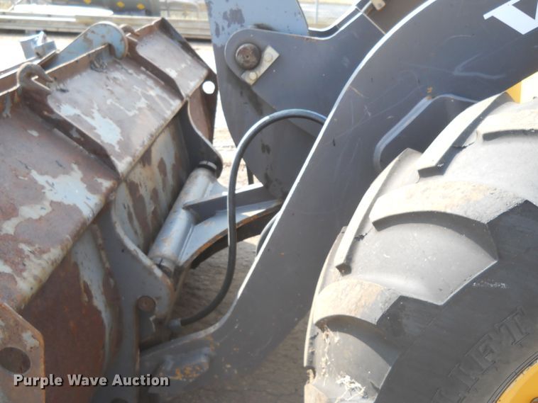 image for item HO9533 2005 Volvo L30B  wheel loader