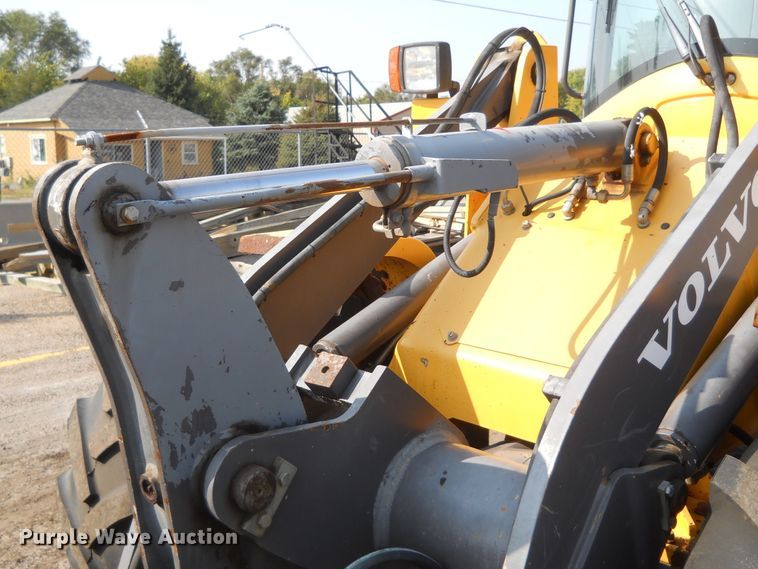 image for item HO9533 2005 Volvo L30B  wheel loader