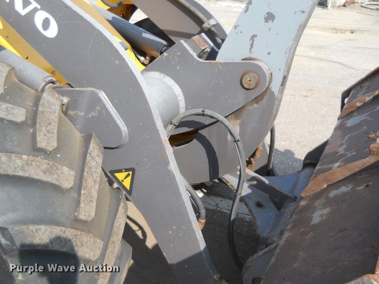 image for item HO9533 2005 Volvo L30B  wheel loader