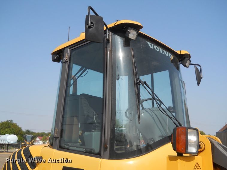 image for item HO9533 2005 Volvo L30B  wheel loader