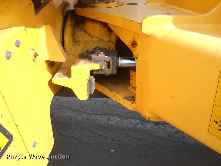 image for item HO9533 2005 Volvo L30B  wheel loader