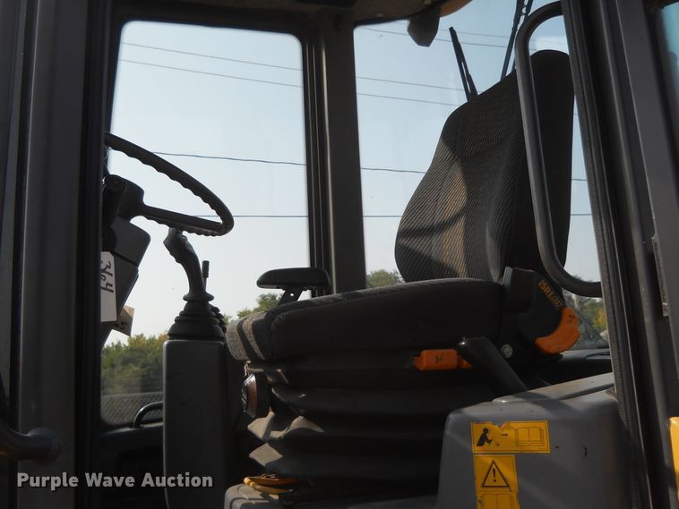 image for item HO9533 2005 Volvo L30B  wheel loader