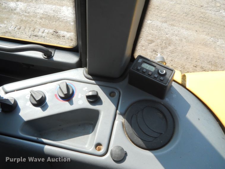 image for item HO9533 2005 Volvo L30B  wheel loader