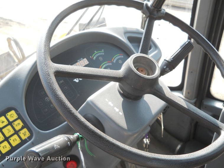 image for item HO9533 2005 Volvo L30B  wheel loader