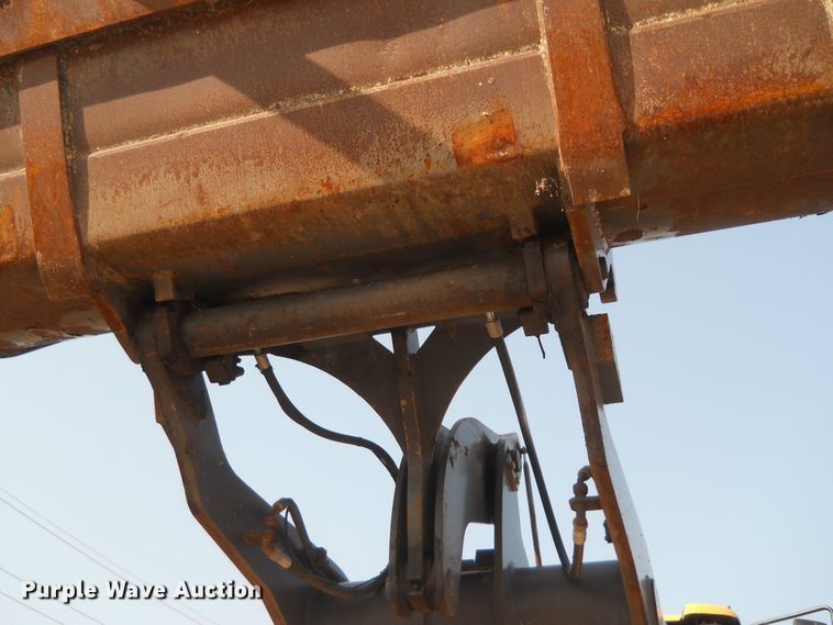 image for item HO9533 2005 Volvo L30B  wheel loader