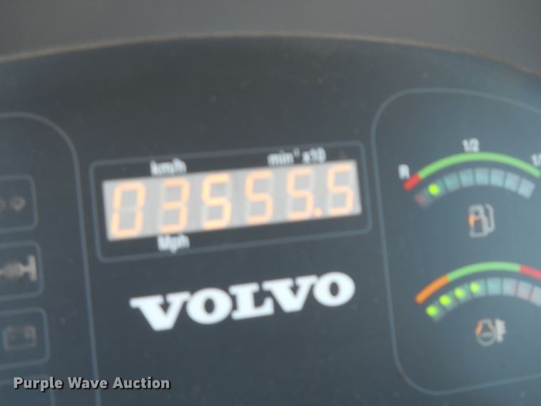 image for item HO9533 2005 Volvo L30B  wheel loader