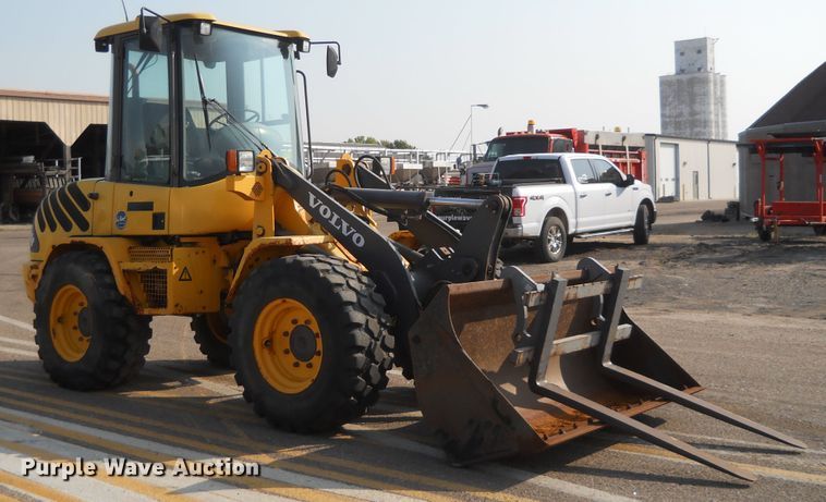 image for item HO9534 2004 Volvo L30B  wheel loader