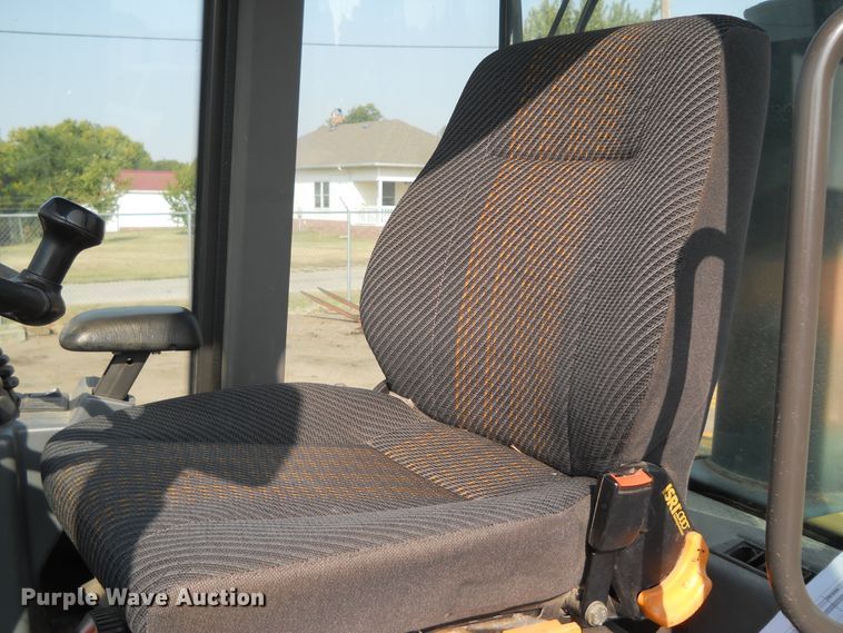 image for item HO9534 2004 Volvo L30B  wheel loader