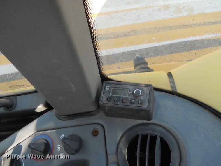 image for item HO9534 2004 Volvo L30B  wheel loader