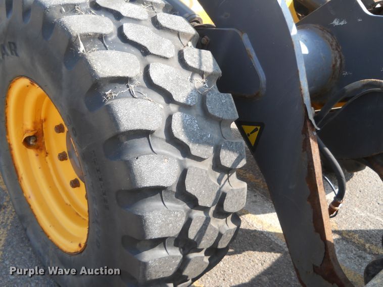 image for item HO9534 2004 Volvo L30B  wheel loader