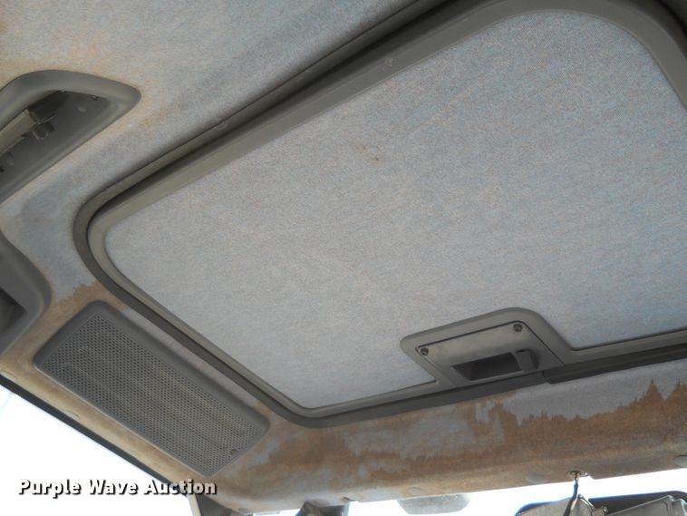 image for item HO9535 2001 New Holland TS100  tractor