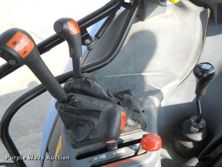 image for item HO9535 2001 New Holland TS100  tractor