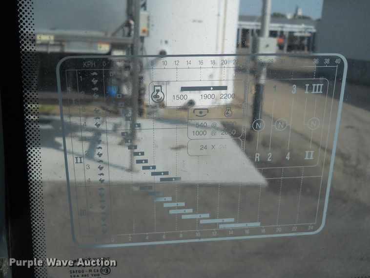 image for item HO9535 2001 New Holland TS100  tractor