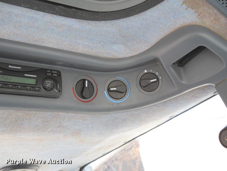 image for item HO9535 2001 New Holland TS100  tractor