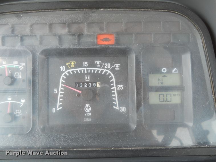 image for item HO9535 2001 New Holland TS100  tractor