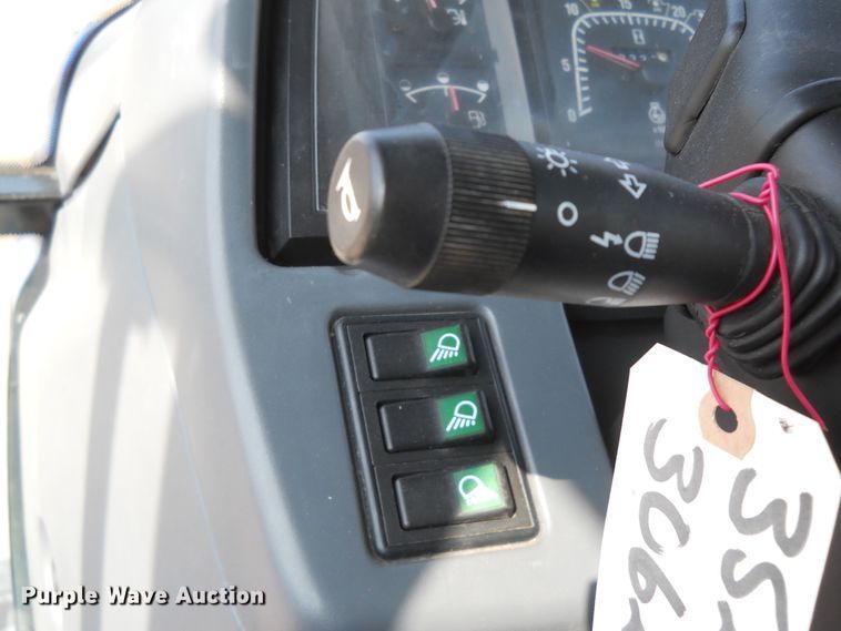 image for item HO9535 2001 New Holland TS100  tractor