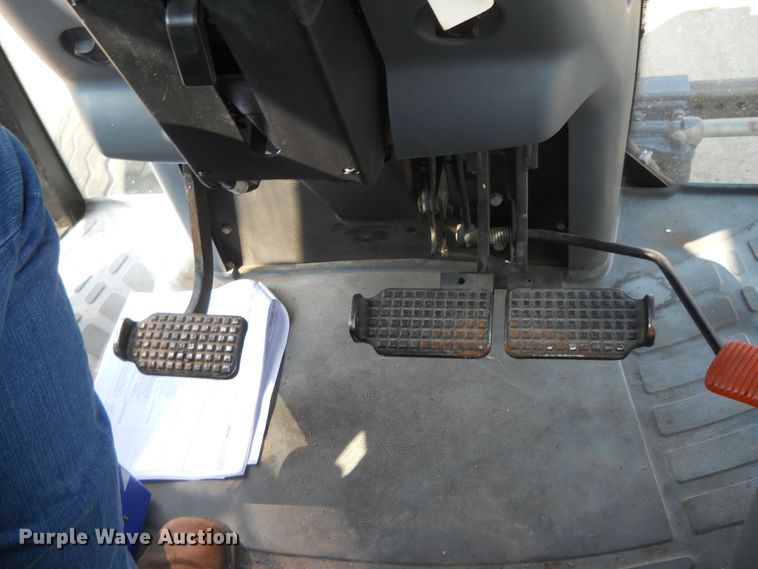 image for item HO9535 2001 New Holland TS100  tractor