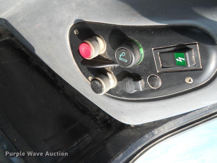 image for item HO9535 2001 New Holland TS100  tractor