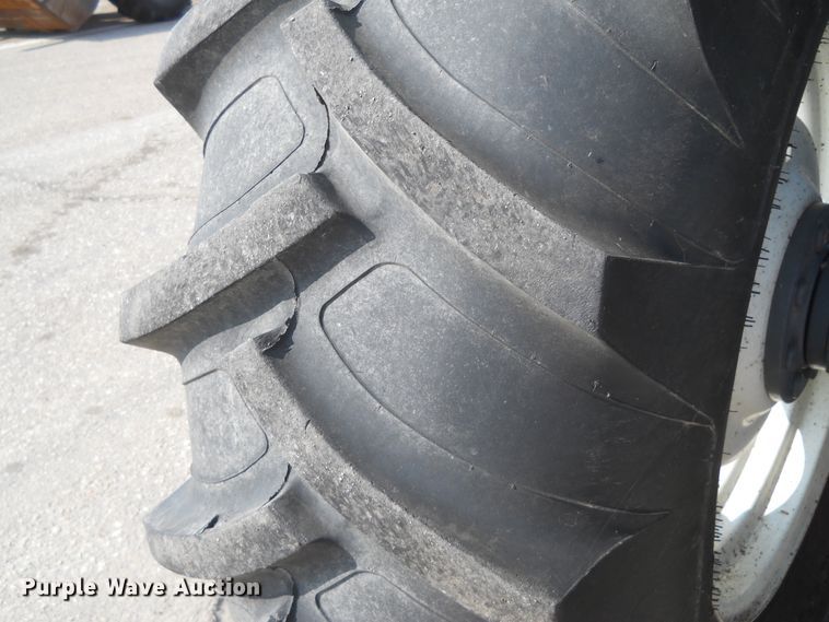 image for item HO9535 2001 New Holland TS100  tractor