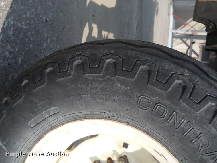 image for item HO9535 2001 New Holland TS100  tractor